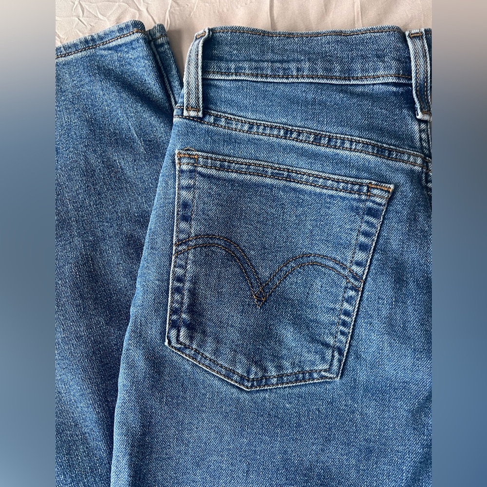 Levi's Classic Blue Jeans - Picture 6 of 16